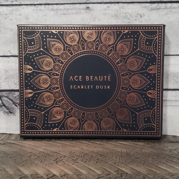 ACE BEAUTE-Scarlet Dusk Eyeshadow Pallette - Picture 4 of 6